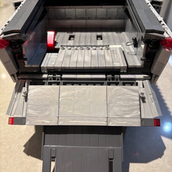 Mega bloks Tesla cybertruck - Picture 7 of 7